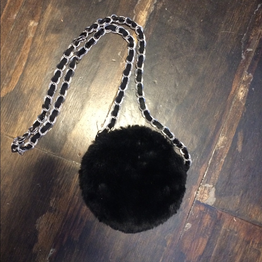 Little girl black button chained bag 🖤